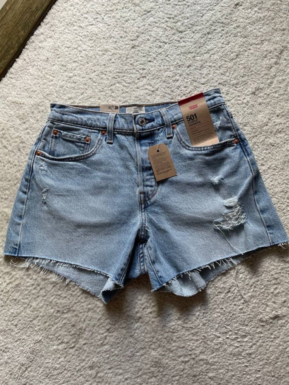 NWT Levi's 501 Mid Rise Curve Distressed Women’s Denim Shorts Size 28